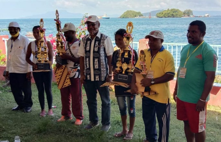 Tim Dayung Hamadi Rajai Lomba Dayung Tradisional HUT RI